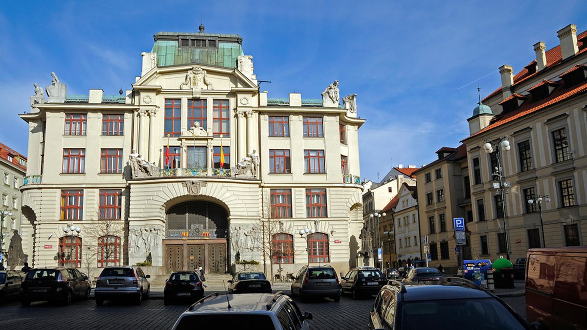 Praha chce ušetřit stovky milionů korun, hlavně na dopravě a pronájmech